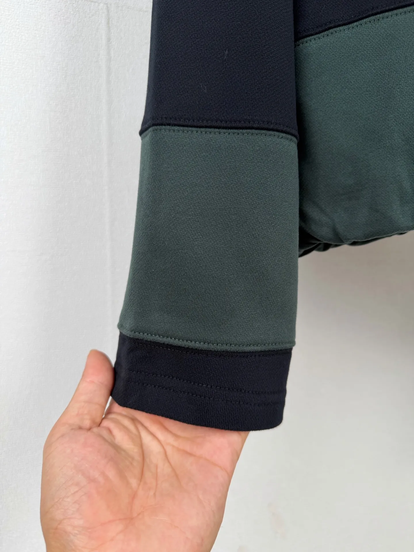 Acne Studios 26SSRetro leather lapel contrast striped sweatshirt purchased and developed by Authentic 5469, custom dyed double-ply terry sweatshirt material, exquisite technical leather, template embroidery, fabric wash, customized 1:1 leather tag, customized 1:1 buttons, customized 1:1 trademark, loose fit Size: S M L XL